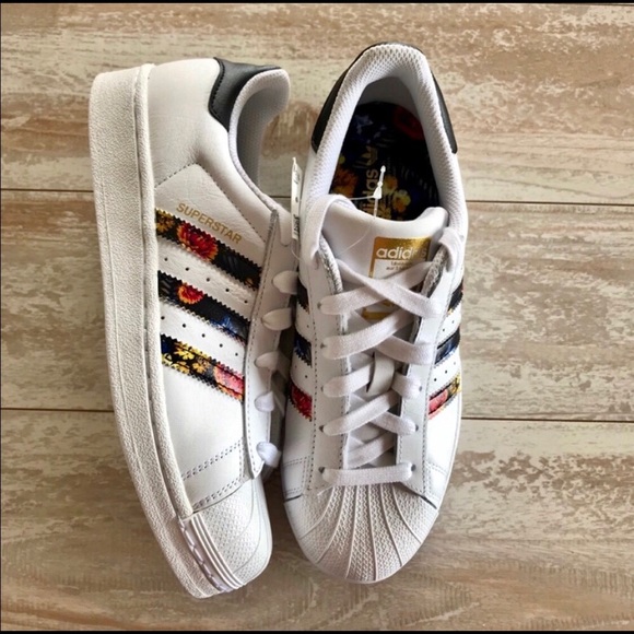 NWT Adidas Superstar Originals Women’s Shoes - Picture 5 of 8